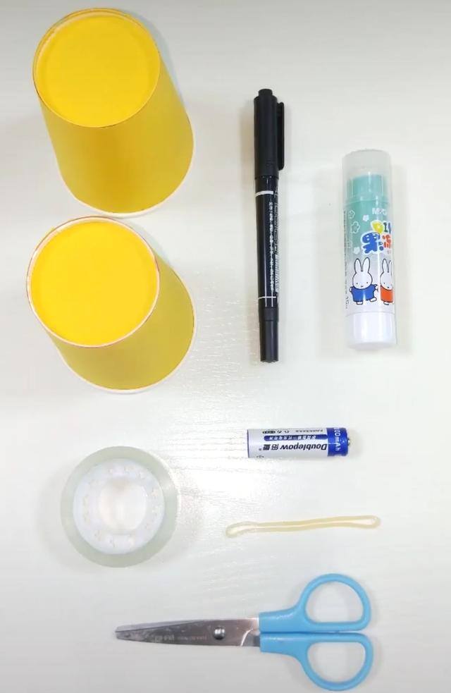 科学小制作手工（两个一次性纸杯，一个废旧电池）