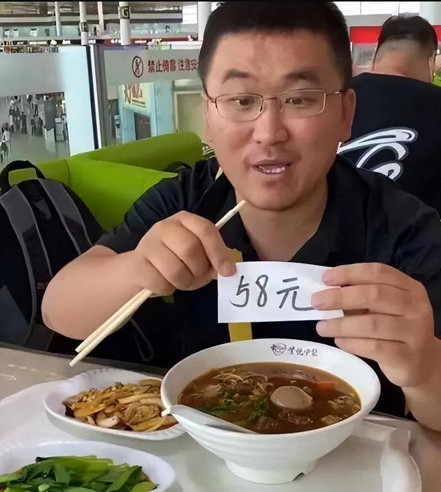 一天赚一万（短视频主播姜涛，曾坐拥500万粉丝，直播间观众不过3000人）