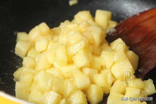家庭自制苹果派（自制苹果派，香甜可口，家庭聚会必备）
