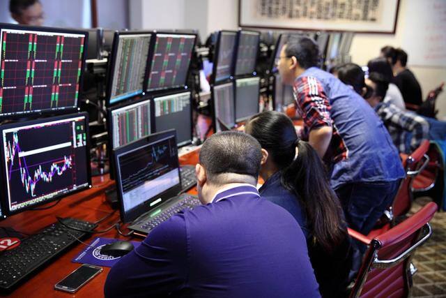 基金会是怎么赚钱的（如果想在a股赚钱，挑选优质基金经理，买入并长期持有，是最优策略）