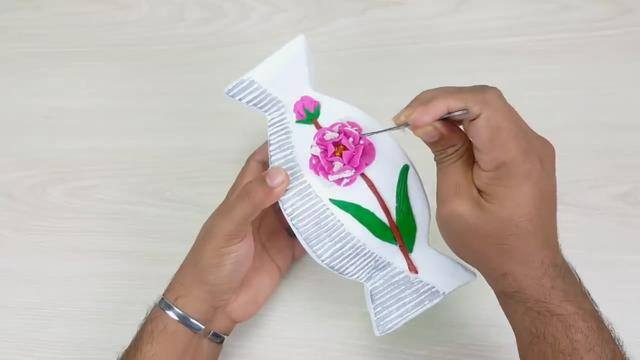 手工制作花瓶（手把手教你制作装饰花瓶，步骤详细，手工难度2颗星，摆在家里非常漂亮）