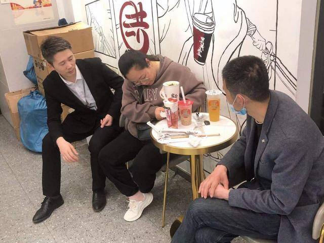 现在开奶茶店还能挣钱吗（现在开奶茶店还能赚钱吗？）