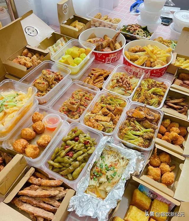 奶茶店上班一个月大概多少钱（五险女员工晒出自己的下午茶）