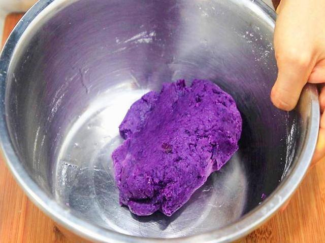 月饼在家怎么做自制月饼（紫薯月饼的做法）