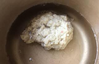 如何在家自己用面粉做面筋（自制面筋食材清水、食盐、高筋面粉做法步骤）