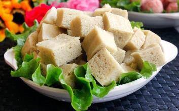 如何在家自己用面粉做面筋（自制面筋食材清水、食盐、高筋面粉做法步骤）