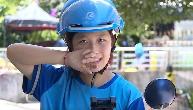 女生送外卖一个月能赚多少（18岁女孩兼职送外卖，一天赚100多元，）