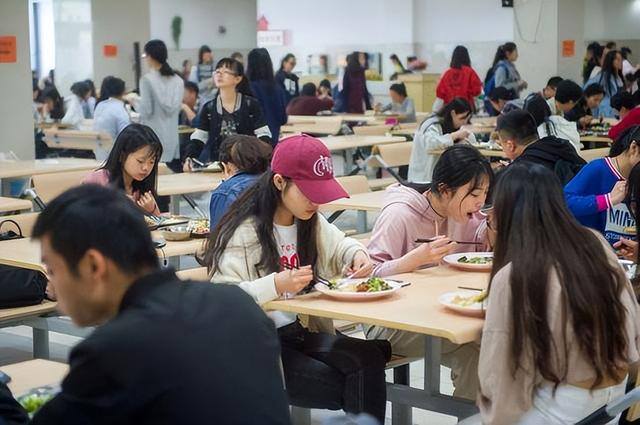 学校门口卖什么吃的生意最火爆（大学饭堂的菜系）