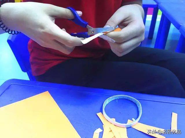 彩泥手工制作（幼儿园亲子手工：狮子手工制作图解）