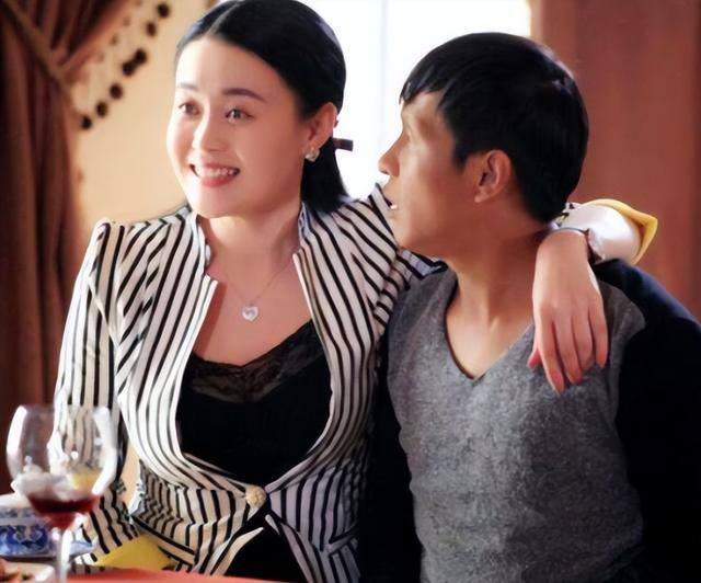直播pk是怎么赚钱的（赵家班关婷娜开播了，短短几秒钟赚了一万多！）