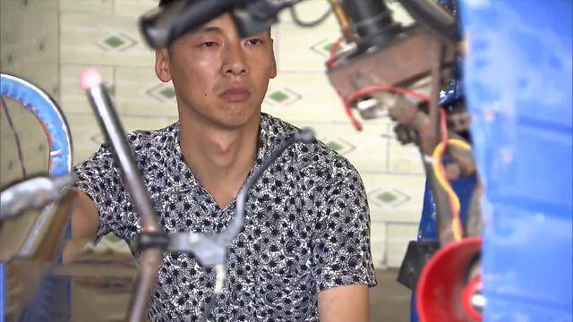 适合残疾人在家挣钱的工作（四川省眉山市东坡区符有的“手有多巧”）