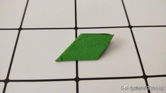怎么做小手工（简单又好看的草莓折纸教程）