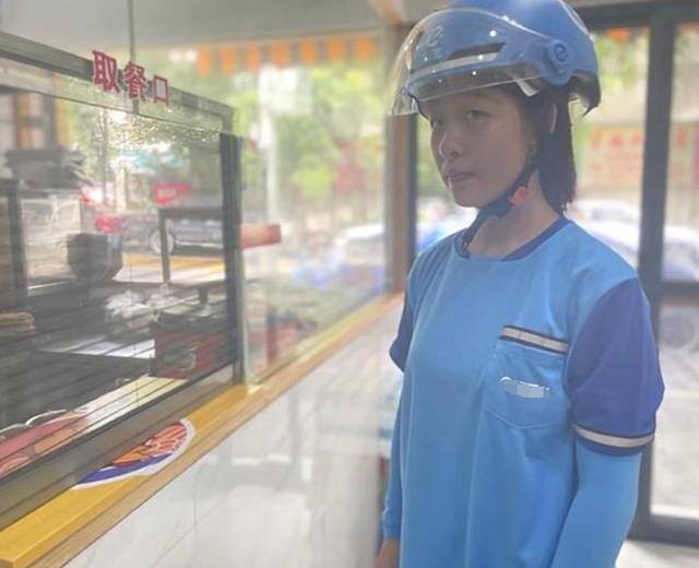 女生送外卖一个月能赚多少（18岁女孩兼职送外卖，一天赚100多元，）