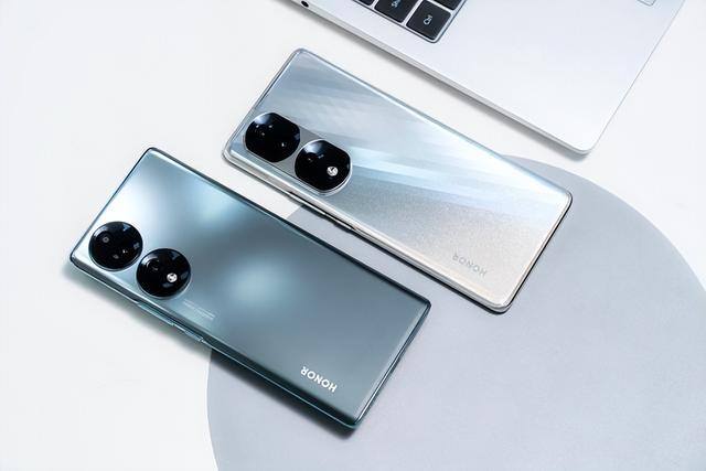 适合女生用的手机（opporeno8pro和荣耀70系列怎么选？）