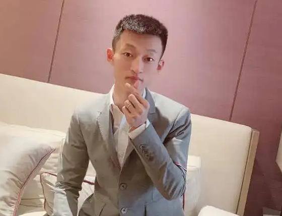 直播赚钱吗一个月赚多少钱（网红祁天道现身三亚海边，看到后台数据，惊呼1亿6千万！）