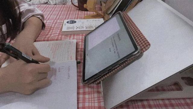3万粉丝一个月挣多少钱（同样的5年，我们在做什么？）