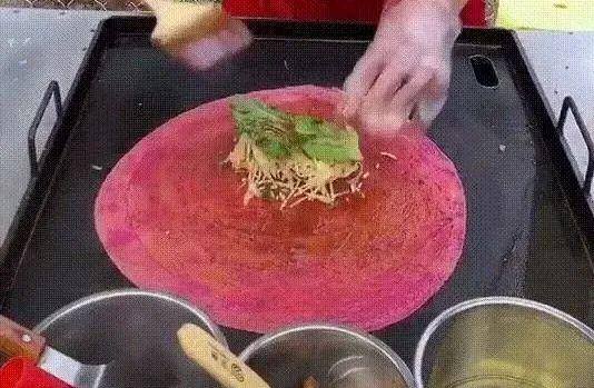 摆地摊卖什么利润大（月入2万，3万，煎饼果子生意如何？）