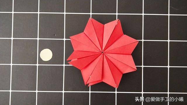 小红手工（简单漂亮的小红花折纸教程，手残也能轻松完成）
