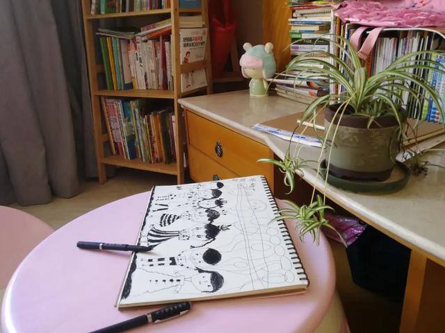 超简单好看的黑白画（我家的“小书本”）