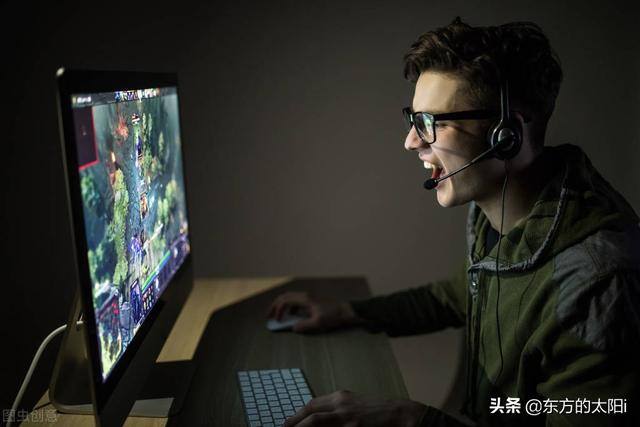 有一台电脑怎么在家里赚钱（网上兼职赚钱方式多种多样）