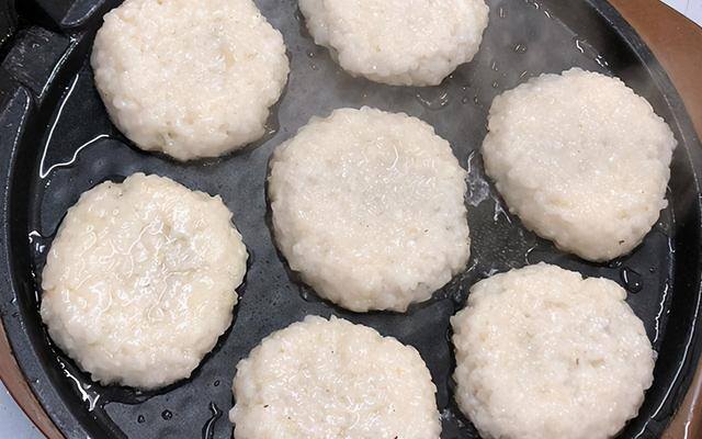家庭自制糯米糍的做法（家常版糯米糍粑的做法，用料简单，食材常见，快速消灭家里的糯米）