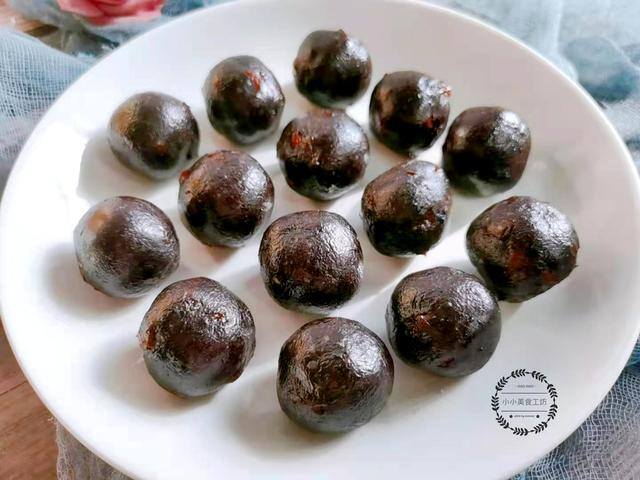 家庭自制黑芝麻丸做法（入冬后，吃核桃10倍，不如吃它，钙是核桃的4倍，10分钟就出锅）