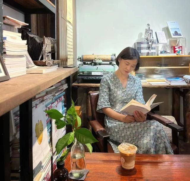 哪里有缝纫加工活（时尚女孩的“衣”生结缘）