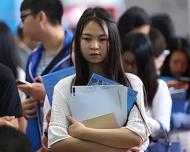 适合女孩子做的工作（女大学生该如何选择自己的工作）