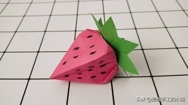 怎么做小手工（简单又好看的草莓折纸教程）