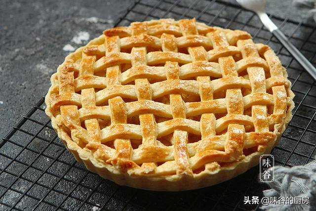 家庭自制苹果派（自制苹果派，香甜可口，家庭聚会必备）