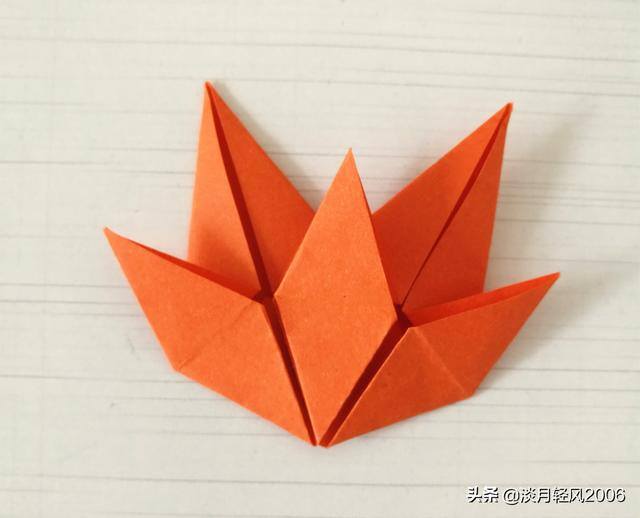 彩纸手工简单小制作（简单易学的折纸枫叶，折一个好看的枫叶）