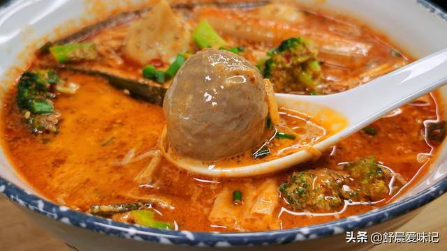 麻辣烫家常做法（自制麻辣烫的家常做法，汤浓味美又好吃，经济实惠又卫生）
