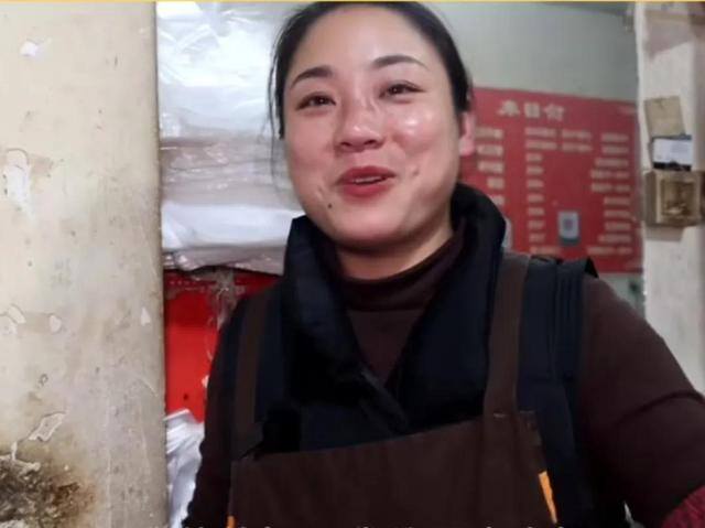 五年没上班33岁找啥工作（女子贪黑做饼卖，为了给弟弟买车买房）