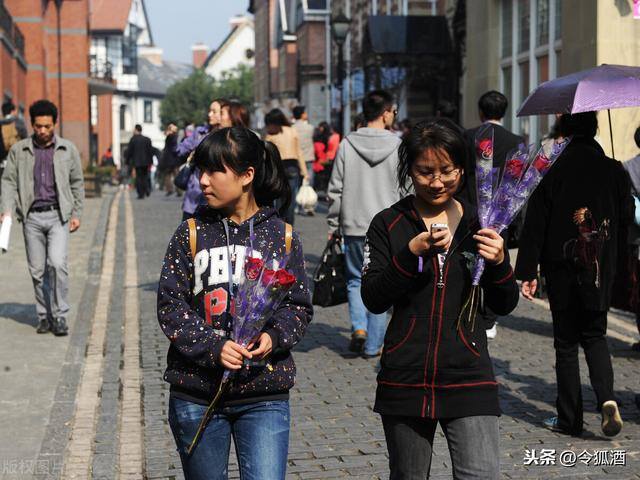 小镇上适合做点什么小生意（农村小镇上的母婴店一年收益47万，是怎么做到的？）