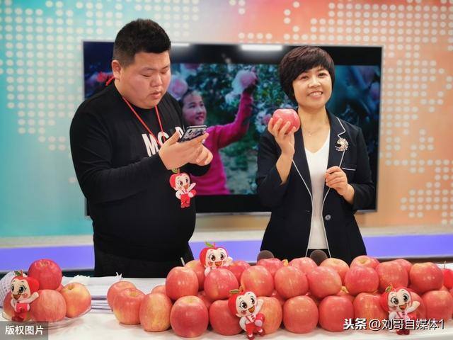 新手怎样直播带货（直播带货怎么玩？）