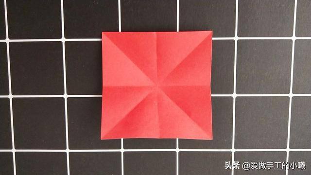 小红手工（简单漂亮的小红花折纸教程，手残也能轻松完成）