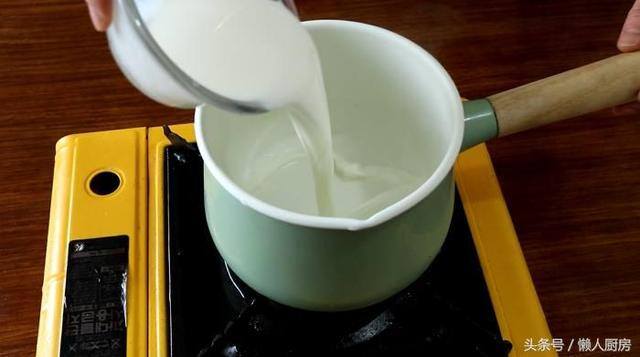 自己在家怎么做果冻（教你在家做果冻，只需要简单的三步就能搞定）