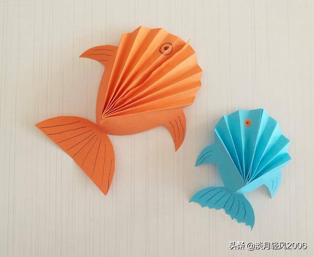 简单手工制作小视频（幼儿园手工作业，用最普通的卡纸做一个小鱼）