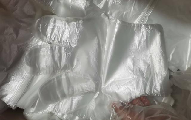 现在投资小本生意做哪方面比较好（投资不大，只要有个场地，1到2个工人就能起步去做）