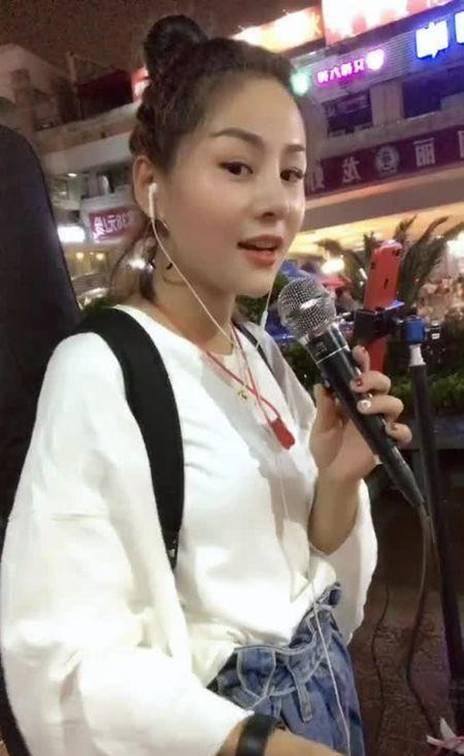 抖音那么多人唱歌有赚钱的吗（她是全网最受欢迎的歌手，一首歌从大排档到千万网红）