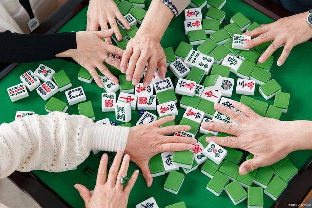 一个棋牌室一月能赚多少（开自助棋牌室多少平方一个包间？赚钱吗？）