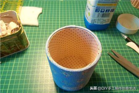 废物利用手工制作笔筒（卷纸芯改造笔筒教程）