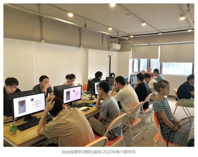 一个新手怎么做直播卖东西（新人想加入直播带货应该怎么做）
