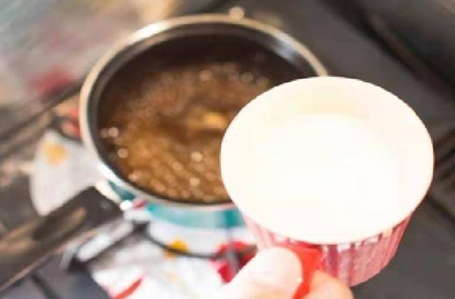 奶茶如何制作（港式丝袜奶茶的做法）