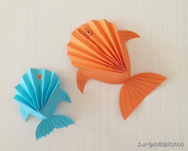 简单手工制作小视频（幼儿园手工作业，用最普通的卡纸做一个小鱼）