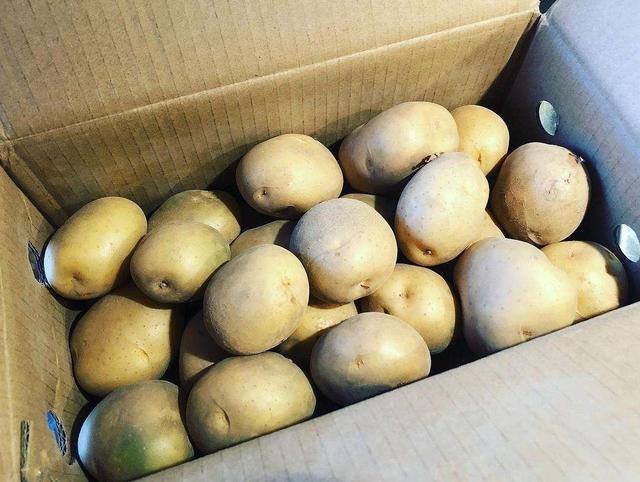 北京外卖员一个月大概能赚多少钱（上海外卖小哥月收入40万，网友：堪比富豪外卖员）