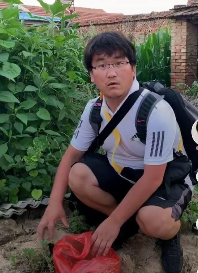 一天赚一万（短视频主播姜涛，曾坐拥500万粉丝，直播间观众不过3000人）