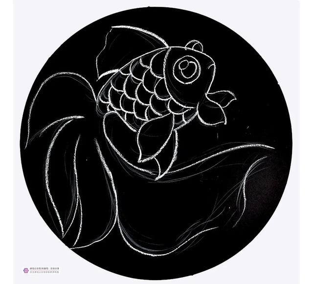 儿童画简单好看（用油画棒画出美丽优雅的金鱼）