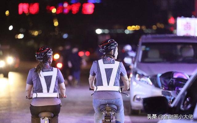 上海外卖骑手一个月能赚多少钱（上海骑手月薪过万，背后的真实原因）