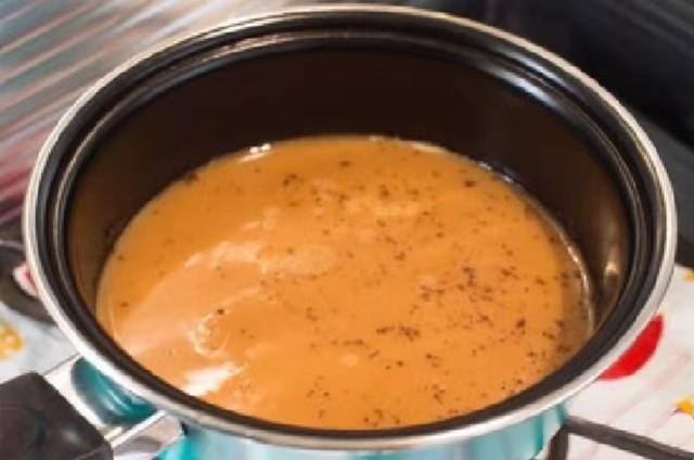 奶茶如何制作（港式丝袜奶茶的做法）